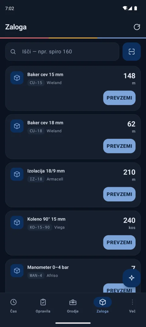 Zaslon Zaloga na telefonu: seznam materiala s količinami in gumbom Prevzemi.